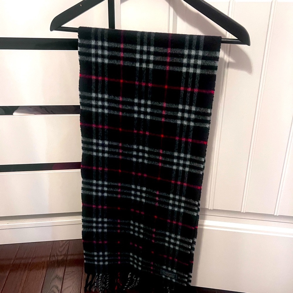 💯 Authentic Burberry cashmere scarf unisex